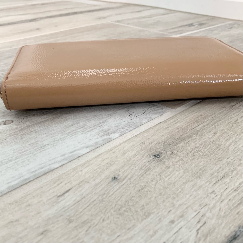 Gucci Tan Patent Leather XL Organizer Wallet - Picture 4 of 10
